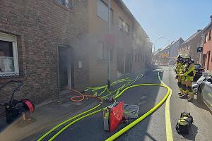 Das schnelle Eingreifen der Feuerwehr beim Brand eines Wäschetrockners in Grevenbroich-Frimmersdorf am 12.7.26 verhinderte größere Schäden am Gebäude. Vier Bewohner und eine Katze blieben unverletzt.
(c) Freiwillige Feuerwehr Grevenbroich