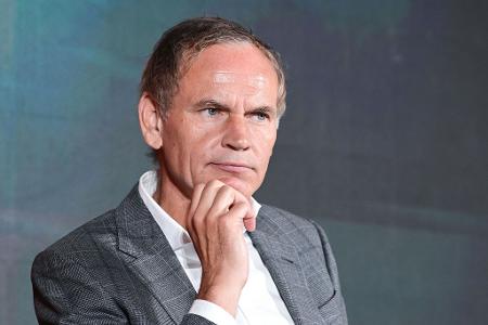 Konzernchef Oliver Blume will nach eigenen Angaben Fabrikschließungen vermeiden. (Archivbild)