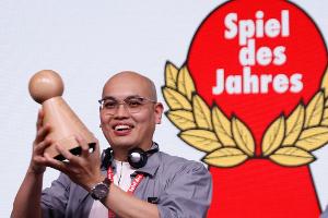 Die begehrte Auszeichnung "Spiel des Jahres" geht 2026 an den indonesischen Spiele-Entwickler Martin Ang. 