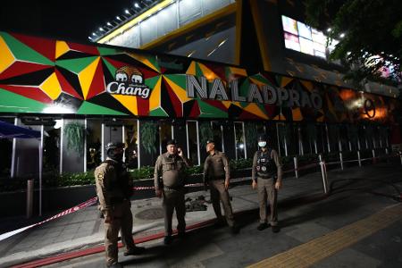 Das Bierlokal liegt in der Nähe des bekannten Chatuchak-Marktes.