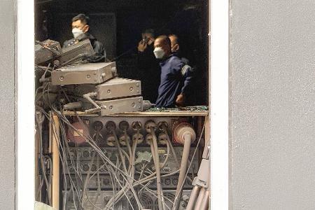 Die Ermittler schützten sich mit Masken vor dem beißenden Gestank.