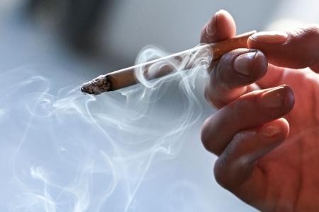  Die Tabaksteuern in Deutschland sollen deutlich steigen, wodurch sich die Preise für Zigaretten erheblich erhöhen würden. 