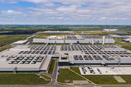 Das Mercedes-Benz-Werk in Kecskemet ist die größte Autofabrik Ungarns.