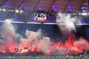 Pyro-Vergehen: Wieder hohe Geldstrafe für HSV
