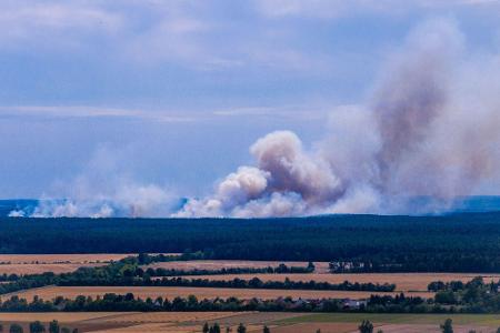 Rauchwolken bei Waldbrand im Müritz-Nationalpark