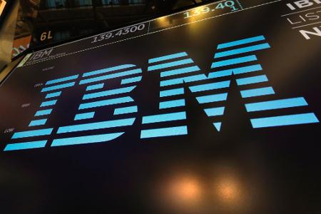 IBM machte im vergangenen Quartal ein verändertes Ausgabeverhalten der Kunden zu schaffen. (Archivbild)