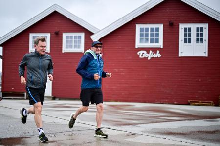Mit Sport in den Tag: Wadephul beim Joggen
