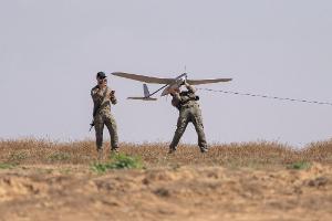 Wie irritierend das ständige Surren der Drohnen sein kann, hat der Leiter der Diakonie Katastrophenhilfe, Martin Keßler, im palästinensischen Gazastreifen erlebt. (Symbolbild)
