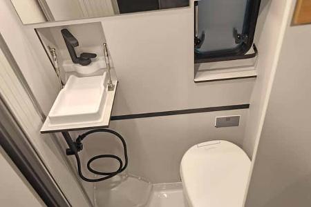 Sanitärraum, WC, Bad, Waschbecken