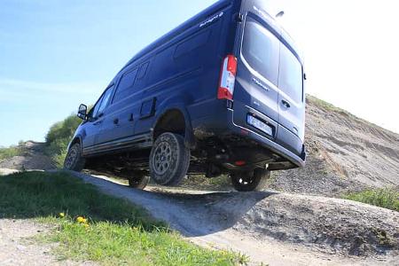 Sunlight Cliff 4x4 Ford Transit Verschränkung