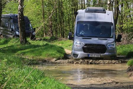 Sunlight Cliff 4x4 Ford Transit Matschweg