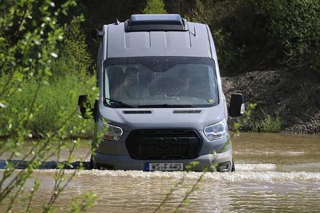 Sunlight Cliff 4x4 Ford Transit Wasserdurchfahrt