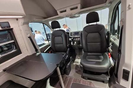 Pilotensitze, Tisch, Sitzgruppe