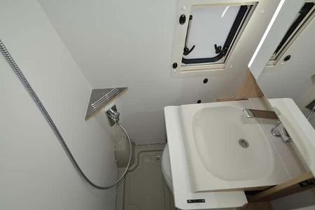 Bad, Klappwaschbecken