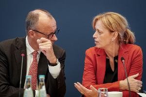 Der Kanzler stellt sich hinter Sparpläne der Familienministerin beim staatlichen Unterhaltsvorschuss - kündigt aber weitere Gespräche an. (Archivbild)