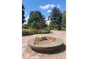 Sockel der Bronzeskulptur