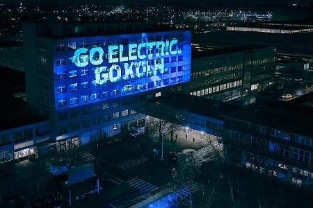 Ford-Werke Standort Köln bei Nacht