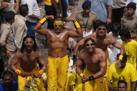 Muskeln für die Götter: Bodybuilder nehmen in Indien an einer Prozession zu Ehren der hinduistischen Gottheit Lord Jagannath teil.