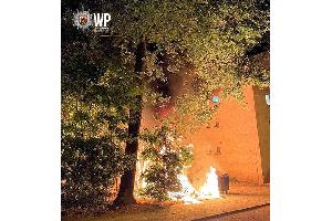 Eine Mülltonne im Asternweg ist in Flammen aufgegangen.