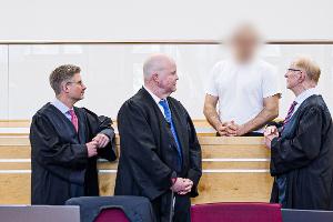 Ein Arzt der Medizinischen Hochschule soll zwei Patienten getötet und es in einem Fall versucht haben.