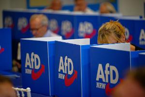 Beim AfD-Wahlparteitag in Marl ist der Machtkampf zwischen zwei innerparteilichen Lagern eskaliert.