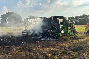 Die Feuerwehr bei den Löscharbeiten