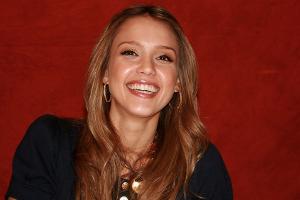 Jessica Alba lässt grüßen: "Honey Caramel Hair" liegt im Trend