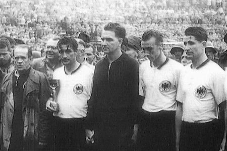 1954: Helmut Rahn
