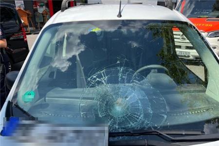 Die Windschutzscheibe des Ford ging bei dem Unfall zu Bruch.