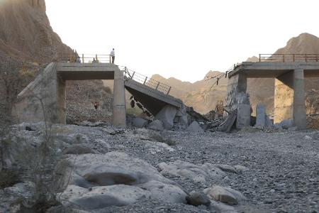 Im Süden Irans hat das US-Militär auch Brücken angegriffen.