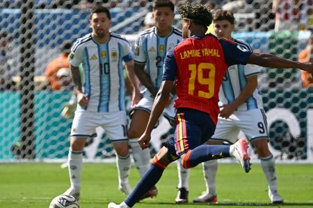 Spanien triumphiert, Messi trauert