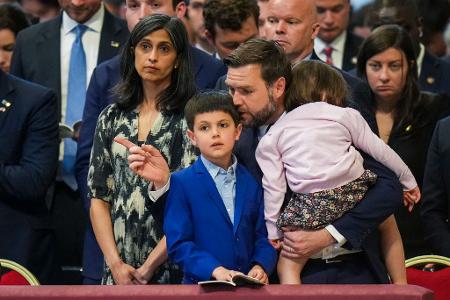 JD Vance und seine Frau Usha hatten bereits drei Kinder - nun sind es vier. (Archivbild)