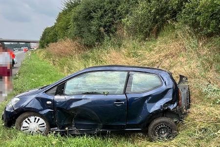 Beschädigter VW nach dem Unfall