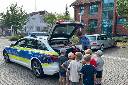 Kinder besuchen PI Edenkoben
