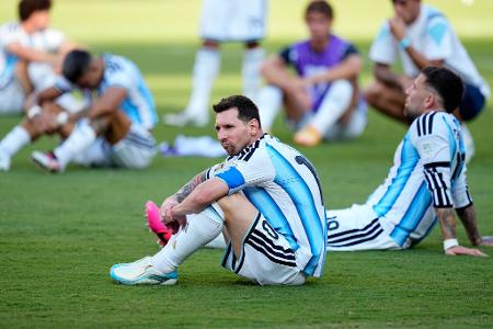 Der Argentinier Lionel Messi reagiert nach dem Spiel. 