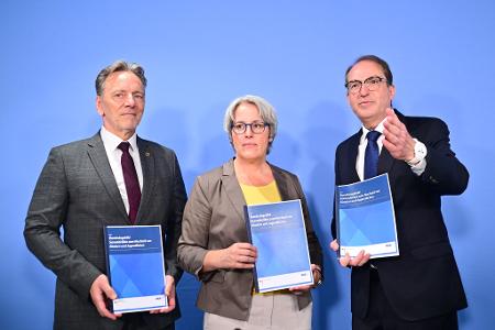 Bundeskriminalamt und Missbrauchsbeauftragte gehen nicht davon aus, dass die Opferzahl langfristig sinkt, wenn Missbrauchsdarstellungen verstärkt künstlich durch KI erzeugt werden.