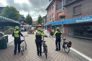 Die Verkehrssicherheitsberater zeigten in Dülmen Präsenz und sensibilisierten für den richtigen Umgang mit E-Scootern.