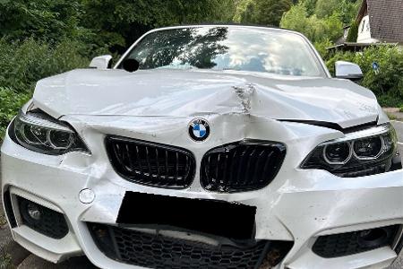 Der BMW wurde abgeschleppt. Foto: Polizei Minden-Lübbecke