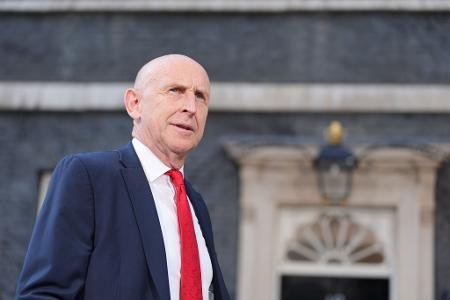 Der ehemalige Verteidigungsminister John Healey ist nun Finanzminister.
