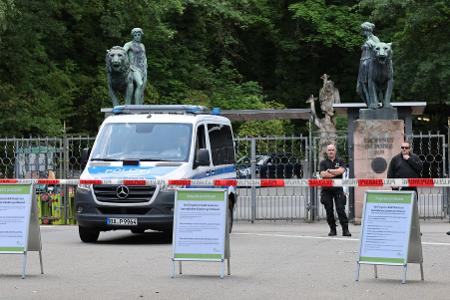 Am 29. Juli 2025 blieb der Tiergarten für Besucherinnen und Besucher geschlossen. Die Polizei sicherte den Eingang zusätzlich. (Archivbild)