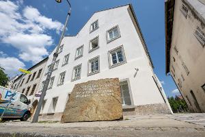 Der Umbau zur Polizeistation soll Hitlers Geburtshaus in Österreich für Neonazis unattraktiv machen.