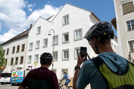 Das Geburtshaus von Adolf Hitler in Braunau am Inn ist Anziehungspunkt für Touristen und auch Mitglieder der rechtsextremen Szene.