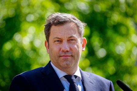 Finanzminister Lars Klingbeil (SPD) hat die Frühstartrente in die Ressortabstimmung gegeben. (Archivbild)