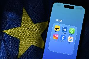 Eine Ausnahme von EU-Datenschutzregeln hatte es Anbietern von Online-Kommunikation erlaubt, auch privat gesendete Chats zu kontrollieren, um Kinderpornografie aufzuspüren. Sie war im April ausgelaufen. (Symbolbild)