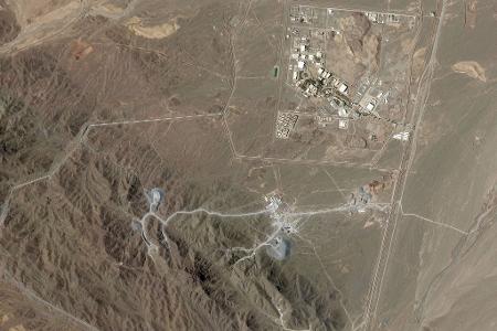 Die iranische Urananreicherungsanlage in Natans (r) und die im Bau befindliche Anlage, die als 
