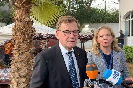 Außenminister Johann Wadephul (CDU) äußert sich in der mauretanischen Hauptstadt Nouakchott beim Besuch eines UN-Projekts zur Extremismusprävention und Deradikalisierung.