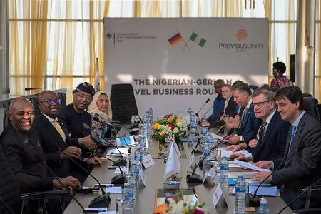 Außenminister Johann Wadephul (CDU) trifft sich in der nigerianischen Wirtschaftsmetropole Lagos mit Vertretern der dortigen Wirtschaft.