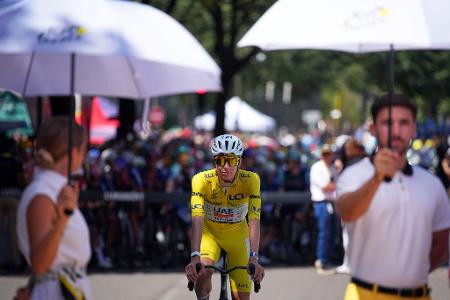 Pogacar startet im Gelben Trikot in die 17. Tour-Etappe
