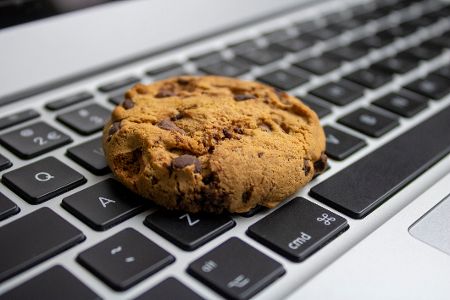 Keks auf einer Tastatur