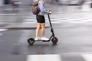 Fahrer werden leichter haftbar: Strengere Regeln für E-Scooter beschlossen